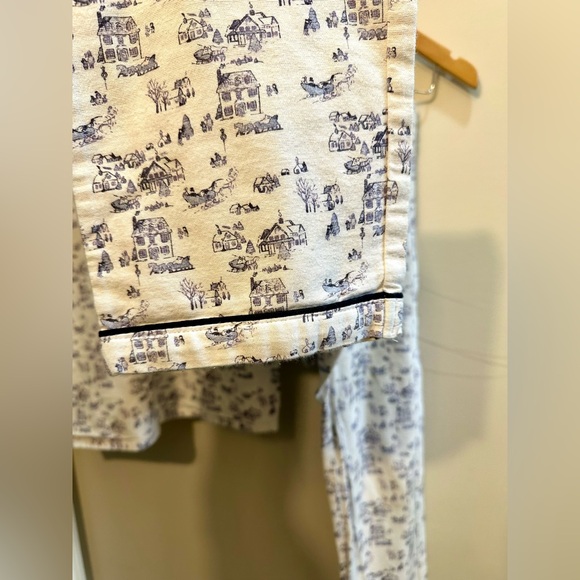 Petite Plume Winter Vignette Pajama Set in Blue and White Size 10 Youth - Picture 9 of 11